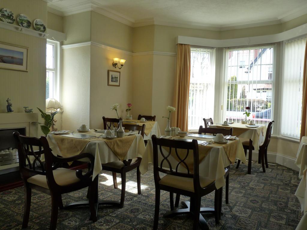 Cornerways Guest House Llandudno Buitenkant foto