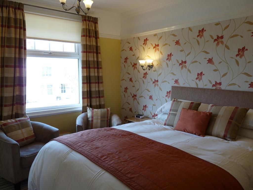 Cornerways Guest House Llandudno Buitenkant foto