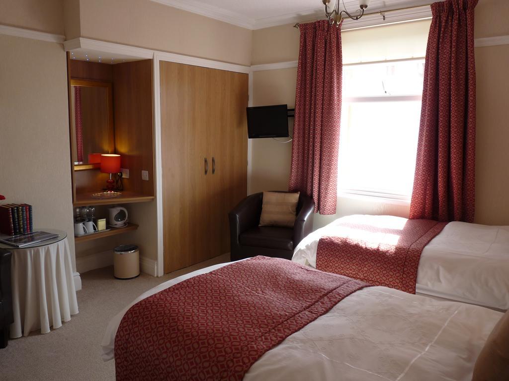 Cornerways Guest House Llandudno Buitenkant foto