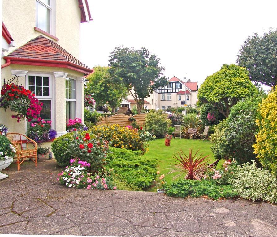 Cornerways Guest House Llandudno Buitenkant foto