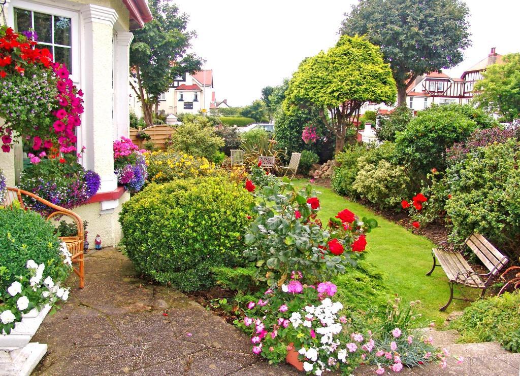 Cornerways Guest House Llandudno Buitenkant foto